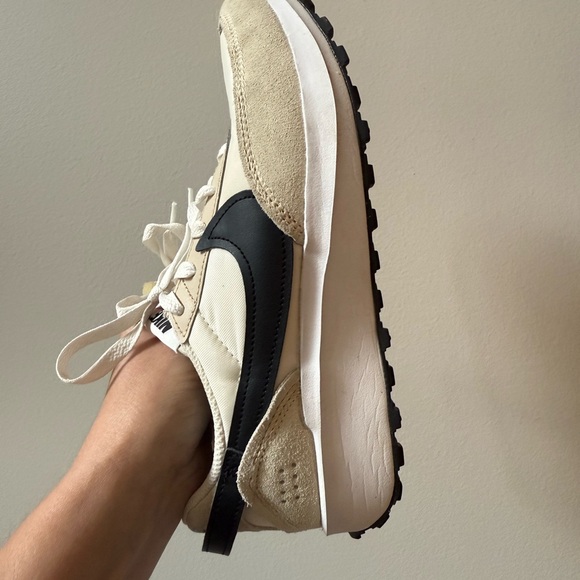 Nike lifestyle waffle dust Cream and Black casual Running Shoes 7.5 - Picture 12 of 12